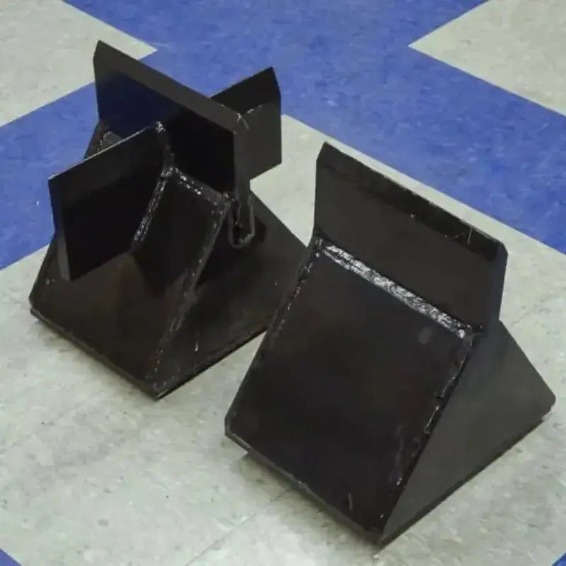 Durable and reliable - Explore the heavy sliders, reinforced quick-attach, and greasable pins of the 35-ton log splitter. Blue Diamond Blue Diamond