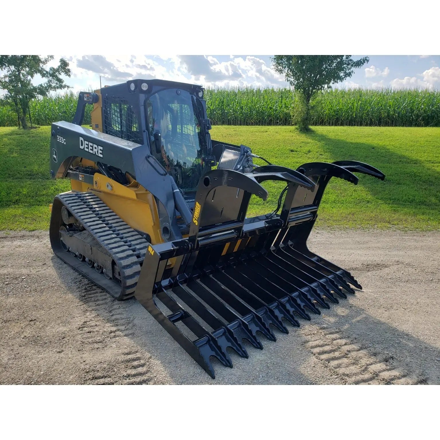 HeavyEquipTech RTG-XD Grapple Bucket - Built Tough for Heavy-Duty Material Handling Tasks