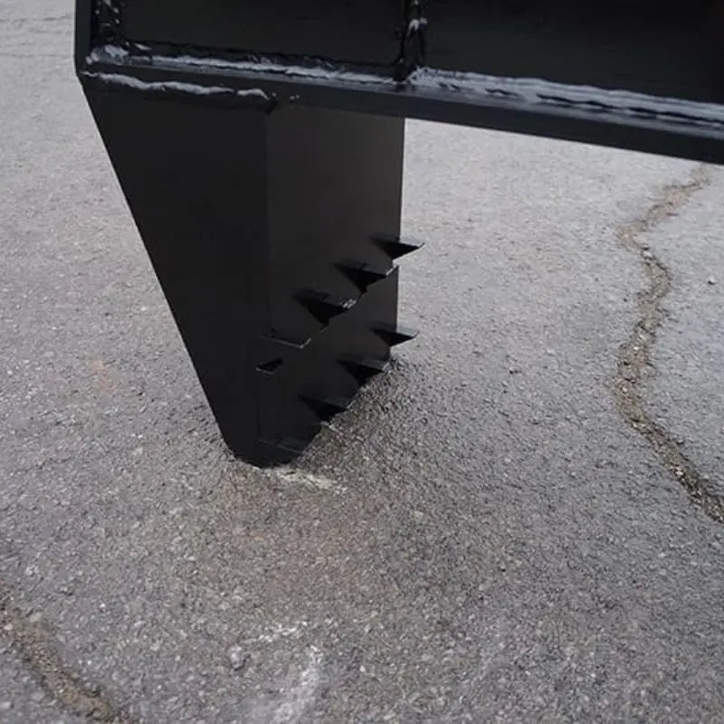 Versatile log splitting with the 2 or 4-way wedge options on the 35-ton skid steer splitter.