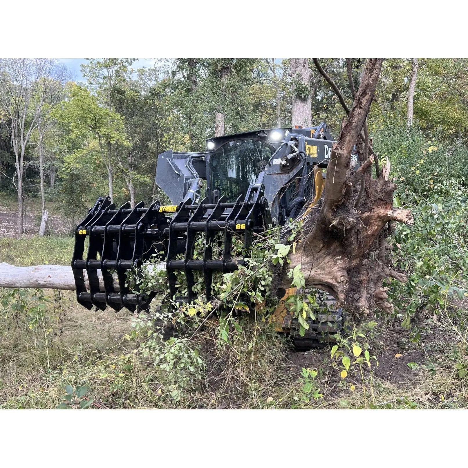 HeavyEquipTech CG Clam Grapple - Durable and Efficient Attachment for Skid Steers, Ensuring Precision Material Handling. 4