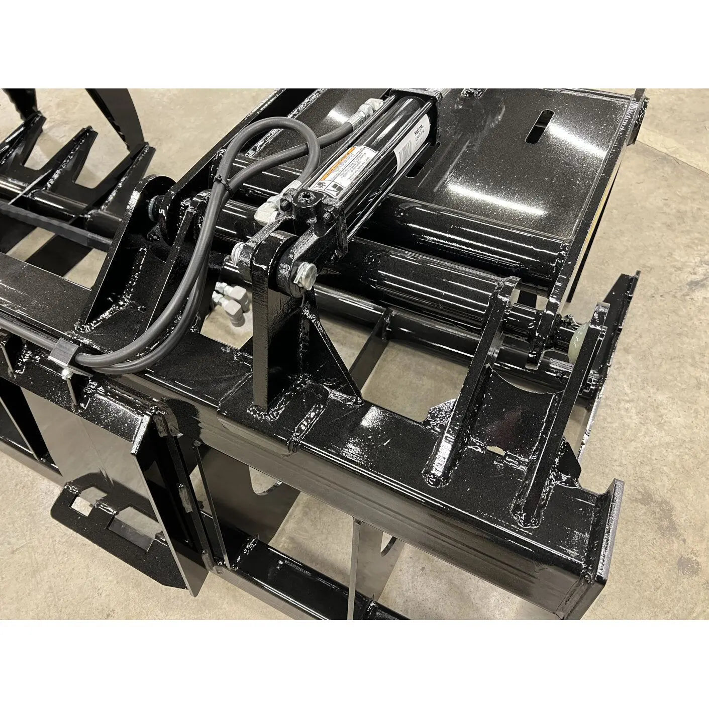 Explore Precision Handling with RTG Skid Steer Root Grapple - HeavyEquipTech Quality